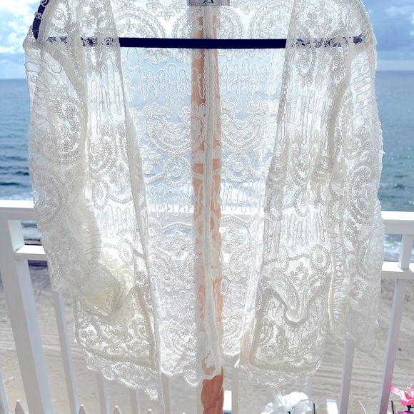 Elegant almost White Lace Top cardigan NWOT - Picture 3 of 10